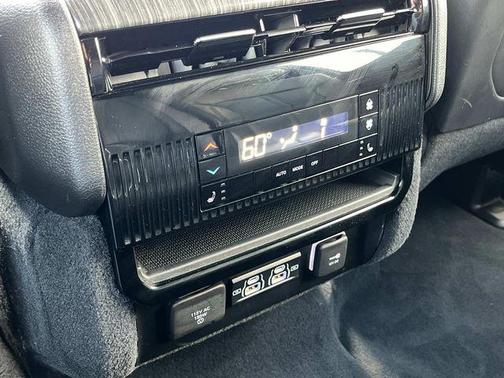 Baltic Gray Metallic Clearcoat 2023 Jeep Wagoneer Series III 4x4