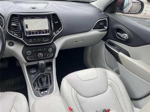 2019 Jeep Cherokee Overland