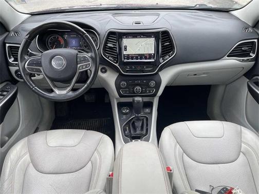 2019 Jeep Cherokee Overland