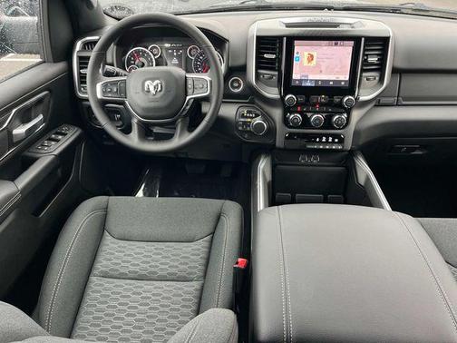 Diamond Black Crystal Pearlcoat 2026 RAM 1500 Big Horn/Lone Star