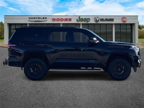 2024 Toyota Sequoia SR5