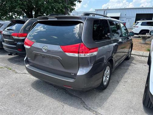 2011 Toyota Sienna LE