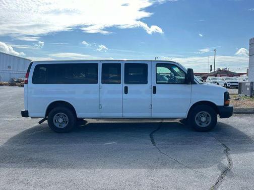 Summit White 2007 Chevrolet Express 3500 LS