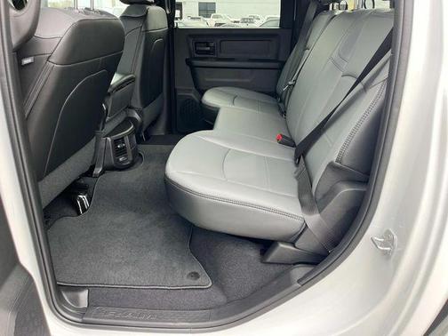 2026 RAM 2500 Tradesman Crew Cab 4x4 6'4' Box