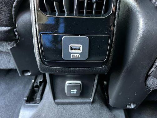 Diamond Black Crystal Pearlcoat 2022 Jeep Compass Latitude