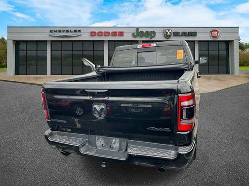 Diamond Black Crystal Pearlcoat 2024 RAM 1500 Laramie
