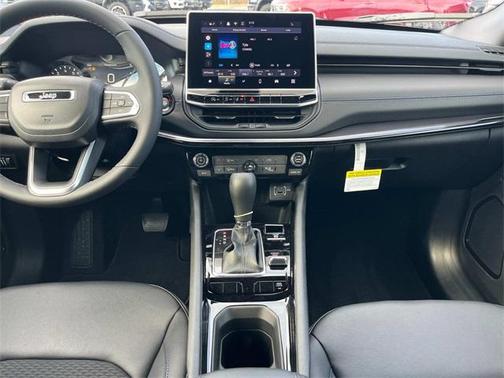 Bright White Clearcoat 2026 Jeep Compass Latitude
