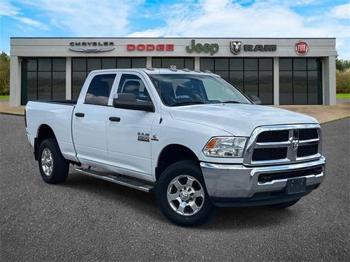 2018 RAM 3500 Tradesman Crew Cab 4x4 6'4' Box