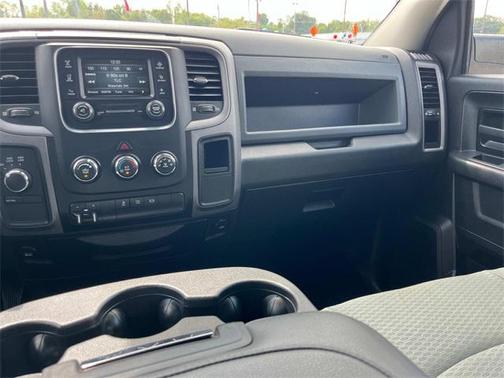 2018 RAM 3500 Tradesman Crew Cab 4x4 6'4' Box