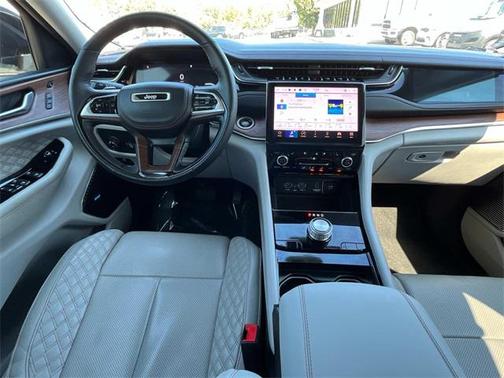 2022 Jeep Grand Cherokee Summit