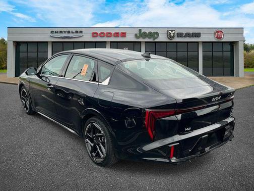 Aurora Black Pearl 2025 Kia K4 GT-Line
