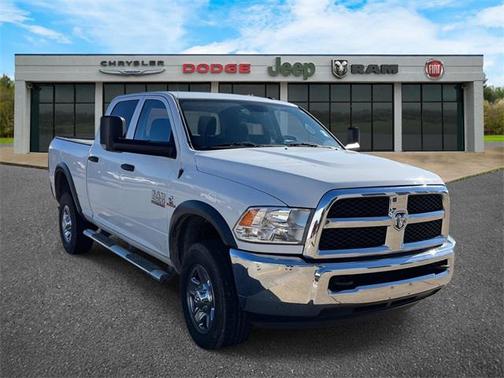 2017 RAM 2500 Tradesman Crew Cab 4x4 6'4' Box