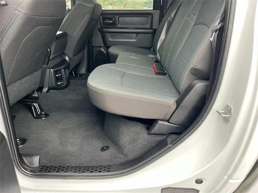 2022 RAM 2500 Tradesman Crew Cab 4x4 6'4' Box