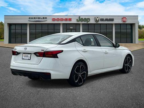 Glacier White 2025 Nissan Altima SR FWD