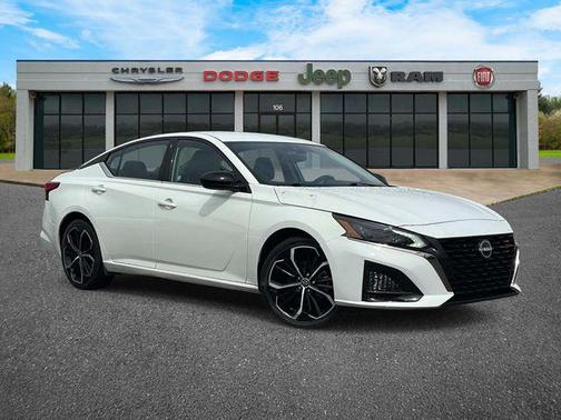 Glacier White 2025 Nissan Altima SR FWD