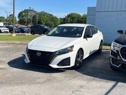 Glacier White 2025 Nissan Altima SR FWD