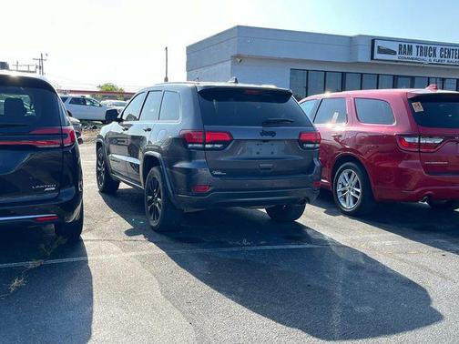 Granite Crystal Metallic Clearcoat 2020 Jeep Grand Cherokee Altitude