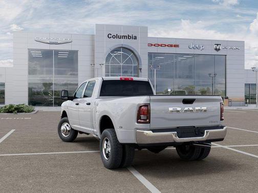 Bright White Clearcoat 2026 RAM 3500 Tradesman Crew Cab 4x4 8' Box
