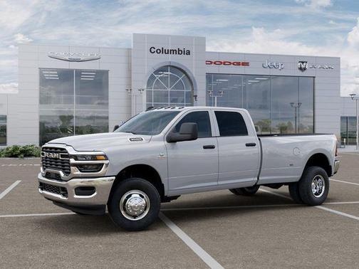 Bright White Clearcoat 2026 RAM 3500 Tradesman Crew Cab 4x4 8' Box