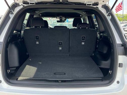 Bright White Clearcoat 2026 Jeep Grand Cherokee Laredo