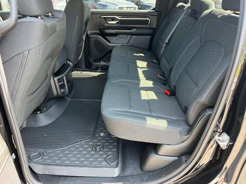 Diamond Black Crystal Pearlcoat 2026 RAM 1500 Big Horn/Lone Star
