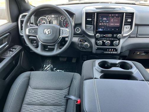 Diamond Black Crystal Pearlcoat 2026 RAM 1500 Big Horn/Lone Star