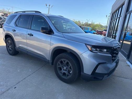 Gray 2025 Honda Pilot TrailSport