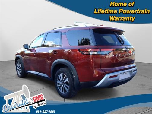 2024 Nissan Pathfinder SL