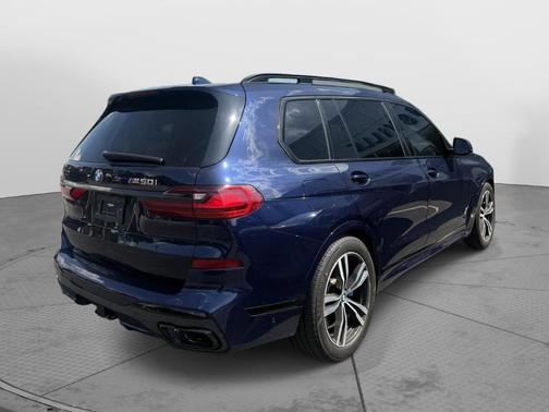2022 BMW X7 M50i