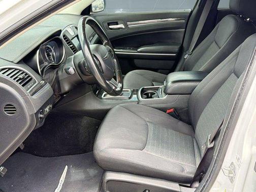 Bright White Clearcoat 2019 Chrysler 300 Touring