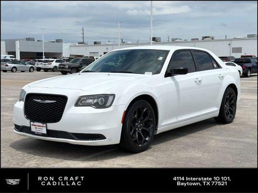 Bright White Clearcoat 2019 Chrysler 300 Touring