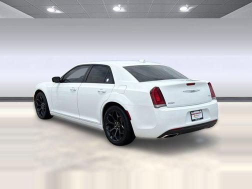 Bright White Clearcoat 2019 Chrysler 300 Touring