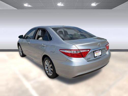 Celestial Silver Metallic 2016 Toyota Camry XLE
