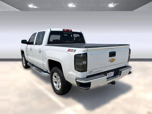 Iridescent Pearl Tricoat 2017 Chevrolet Silverado 1500 2LT