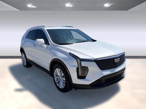 Crystal White Tricoat 2024 Cadillac XT4 Luxury