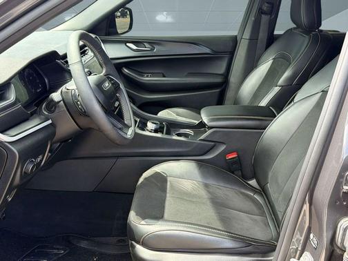 Baltic Gray Metallic Clearcoat 2025 Jeep Grand Cherokee Altitude