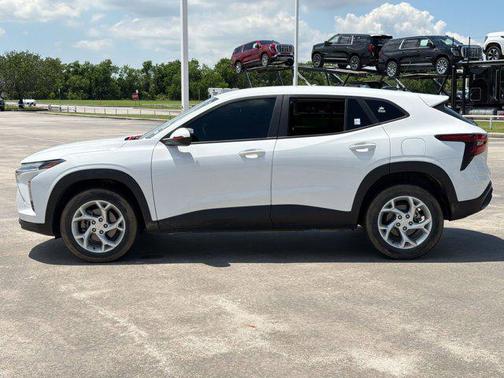 Summit White 2024 Chevrolet Trax LS