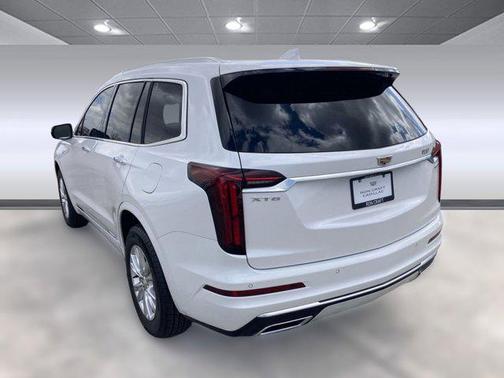 2025 Cadillac XT6 Luxury FWD