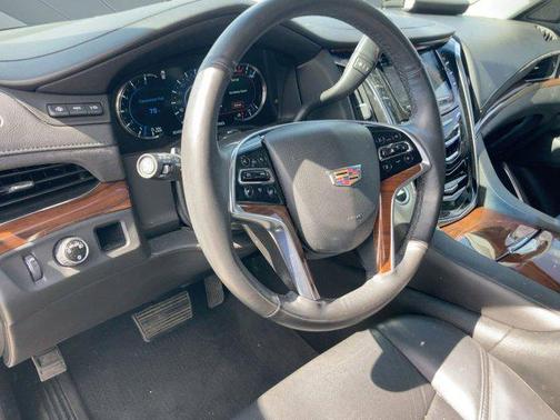 2018 Cadillac Escalade Luxury