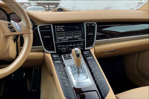 2016 Porsche Panamera 4