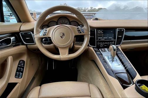2016 Porsche Panamera 4