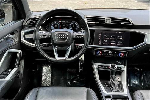 2022 Audi Q3 45 S line Premium