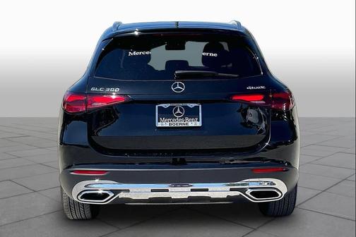 Obsidian Black Metallic 2026 Mercedes-Benz GLC 300 4MATIC