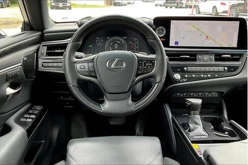 2024 Lexus ES 300h Ultra Luxury