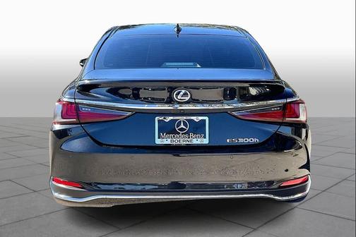 2022 Lexus ES 300h Luxury
