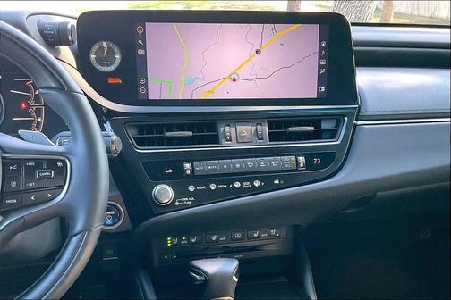 2022 Lexus ES 300h Luxury