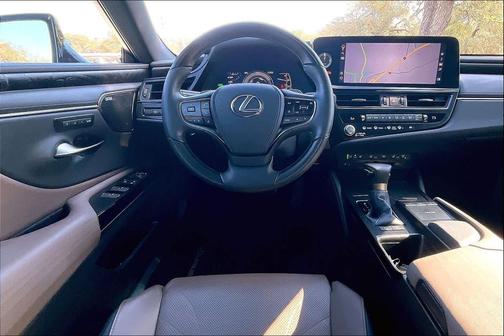 2022 Lexus ES 300h Luxury