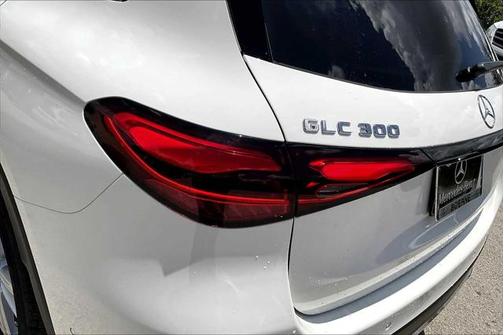 2025 Mercedes-Benz GLC 300 Base
