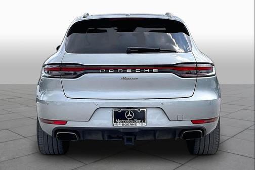 Dolomite Silver Metallic 2020 Porsche Macan Macan