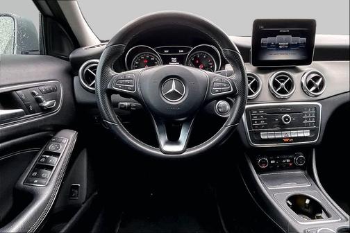 Polar Silver Metallic 2018 Mercedes-Benz GLA 250 Base